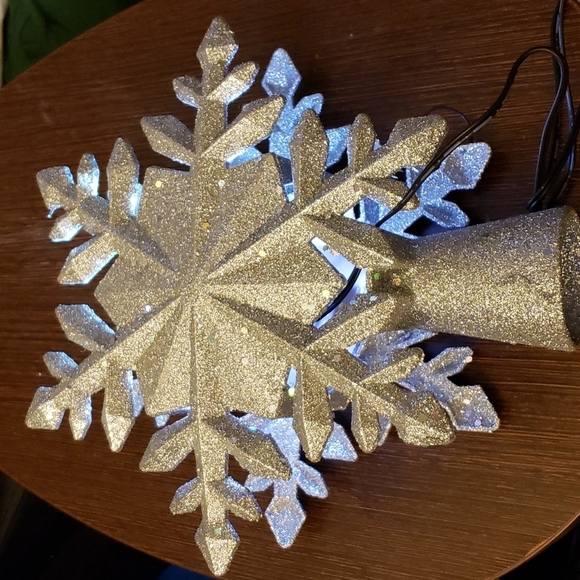 Silver Christmas Tree Topper with Rotating LED Snowflake Projector Lights - Picture 3 of 11